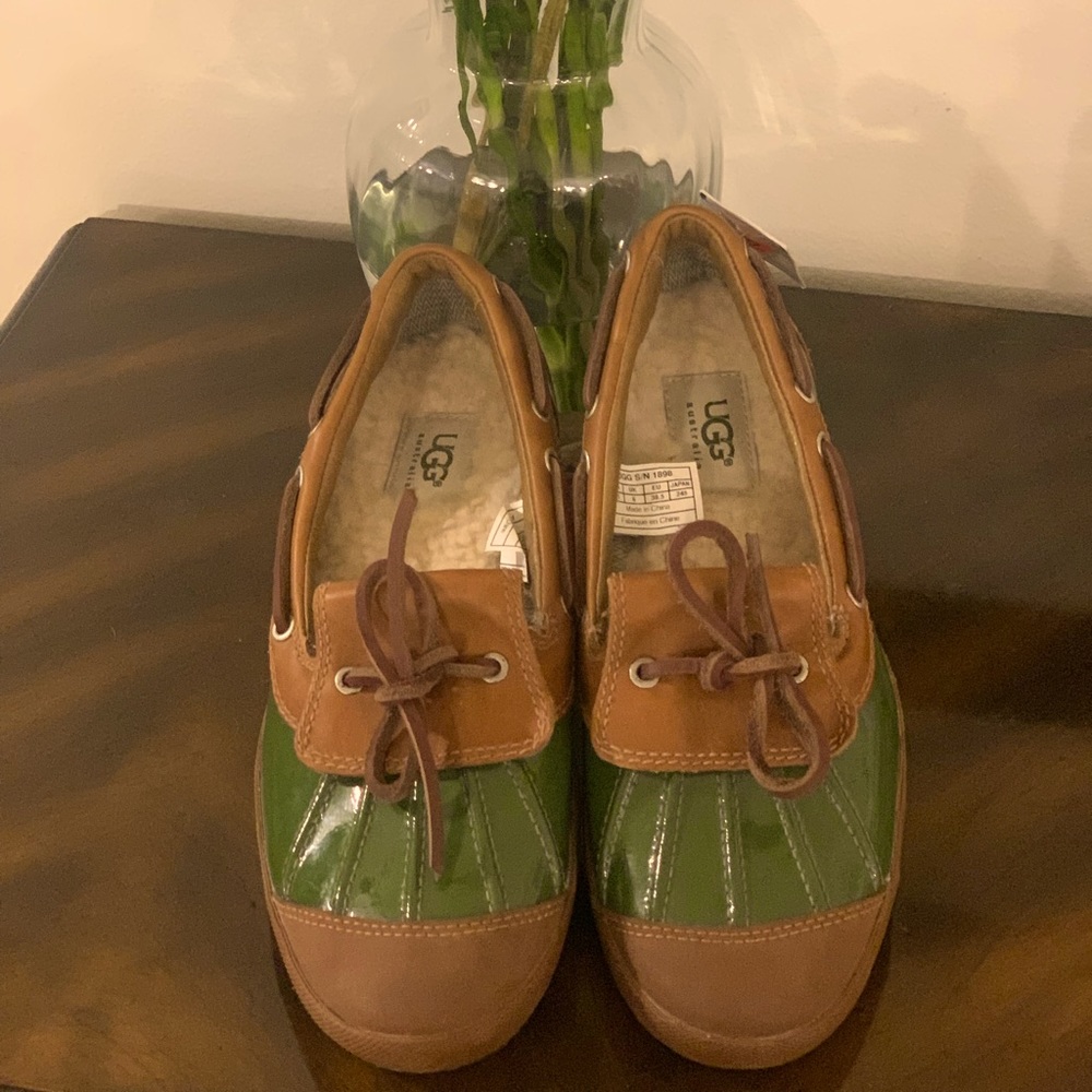 COPY - Women’s UGG Australia Ashdale 1898 Green Slip On Casual Loafer. Size 7.5
